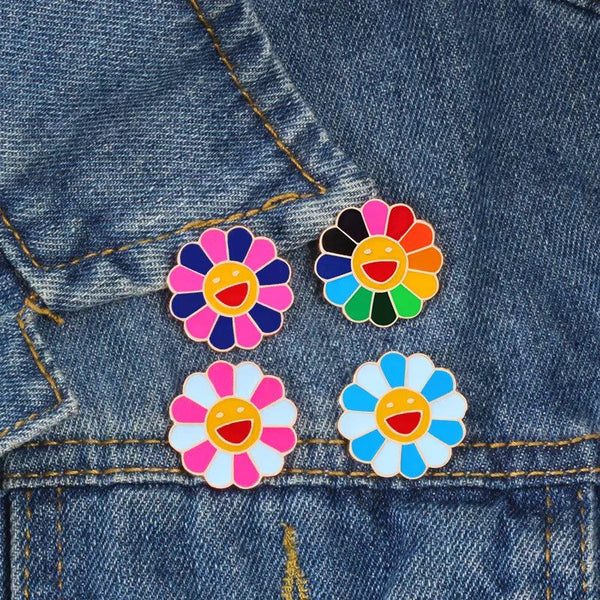 Takashi Murakami Rainbow Flower Keyring Keychain + 3 Flower Pin Bundle :  : Fashion